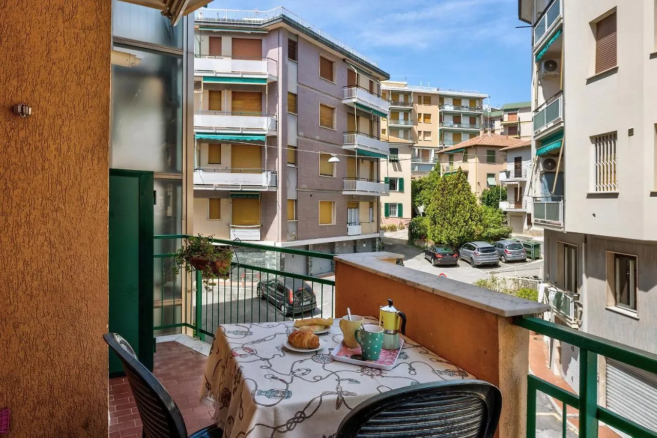 Isophylla Basic Apartman Finale Ligure 0*,